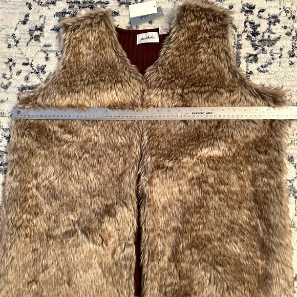 New with tags Faux Fur Sweater Vest - Picture 7 of 7